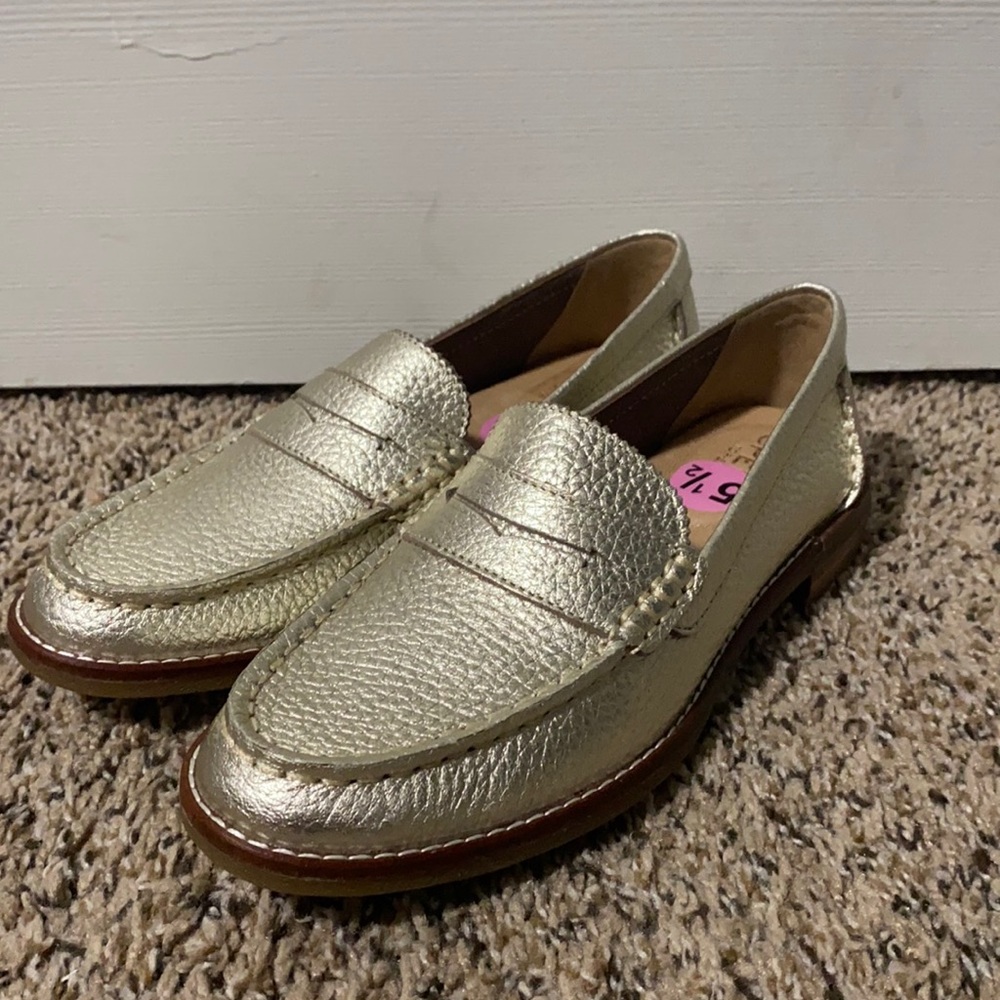 NWOT women’s Seaport penny loafers